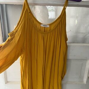 Long sleeve cold shoulder shirt